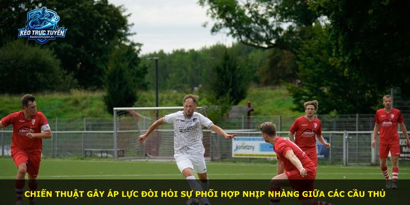 Chiến thuật gây áp lực đòi hỏi sự phối hợp nhịp nhàng giữa các cầu thủ